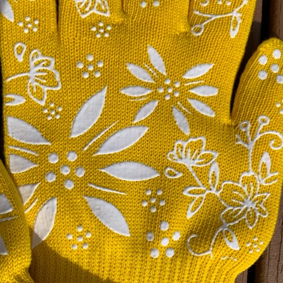🆕TARA TESHER TEMPTATIONS OVEN GLOVES “CLASSIC” OLD WORLD/FLORAL LACE SMALL/MED - Picture 2 of 3